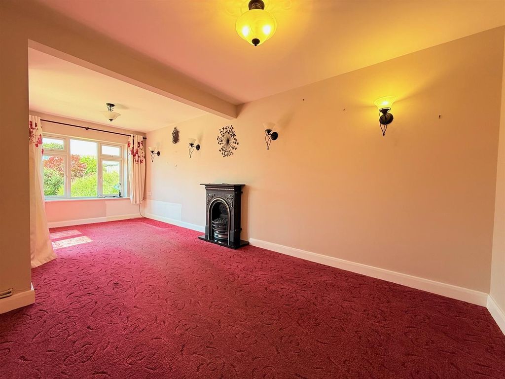 Property photo 2 of 19 Lounge