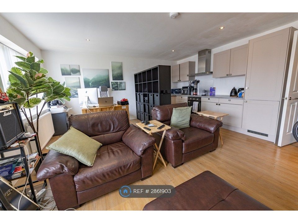 Property photo 3 of 15 Lounge / Diner