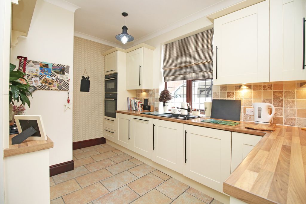 Property photo 3 of 23