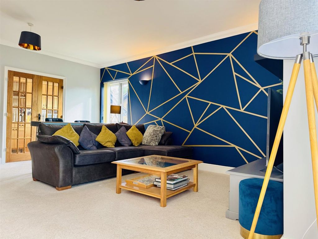 Property photo 2 of 14 Livingroom1.Jpg