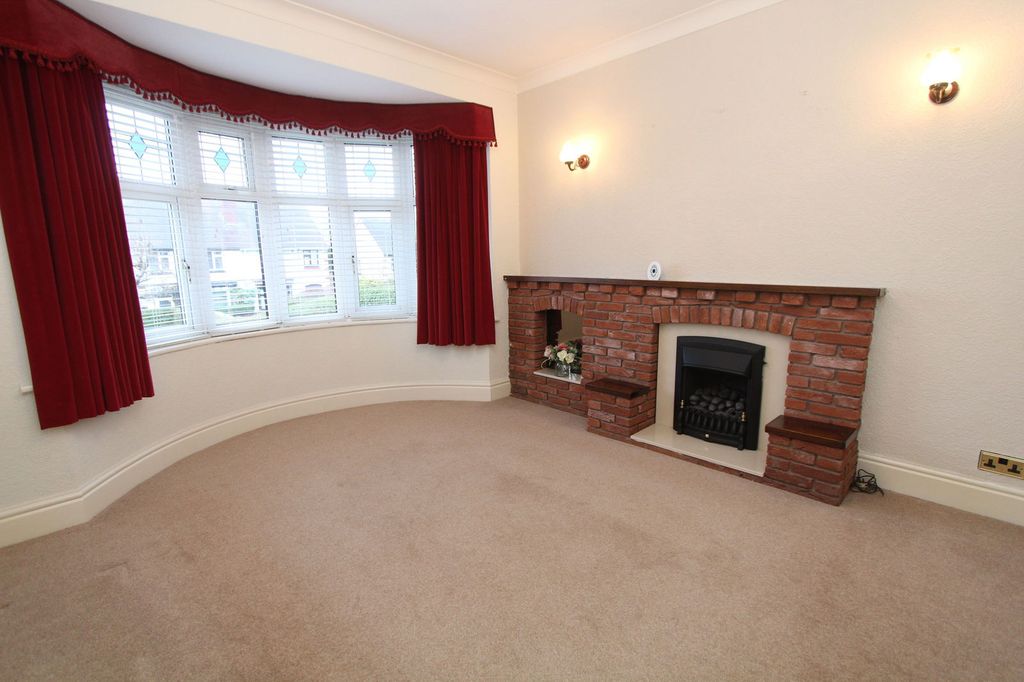 Property photo 3 of 27