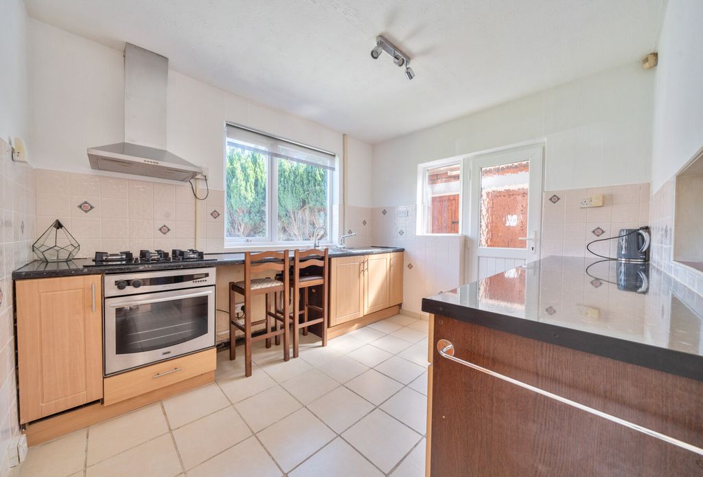 Property photo 2 of 16 1446315-11-69E9F8...