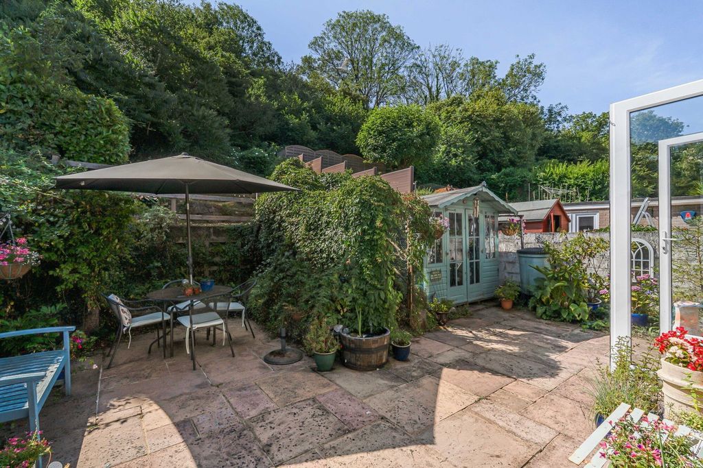 Property photo 2 of 20