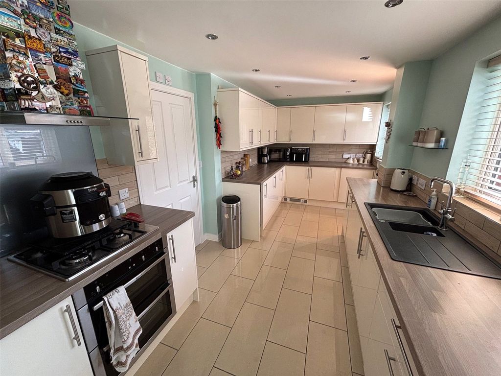 Property photo 3 of 15 Kitchen