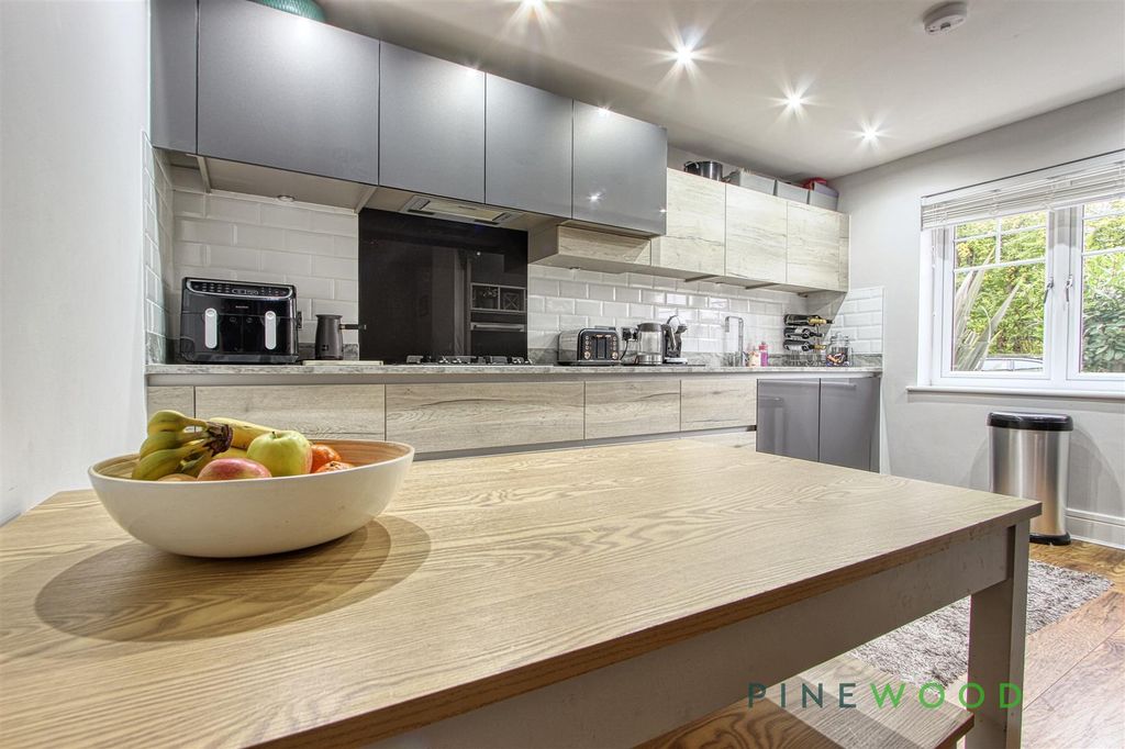 Property photo 2 of 22 Kitchen / Diner