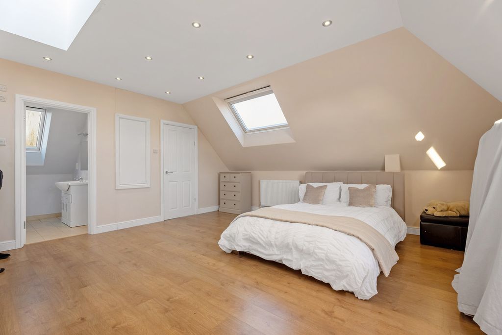 Additional image 23 of 6 bed detached house for salePine Grove, Brookmans Park AL9