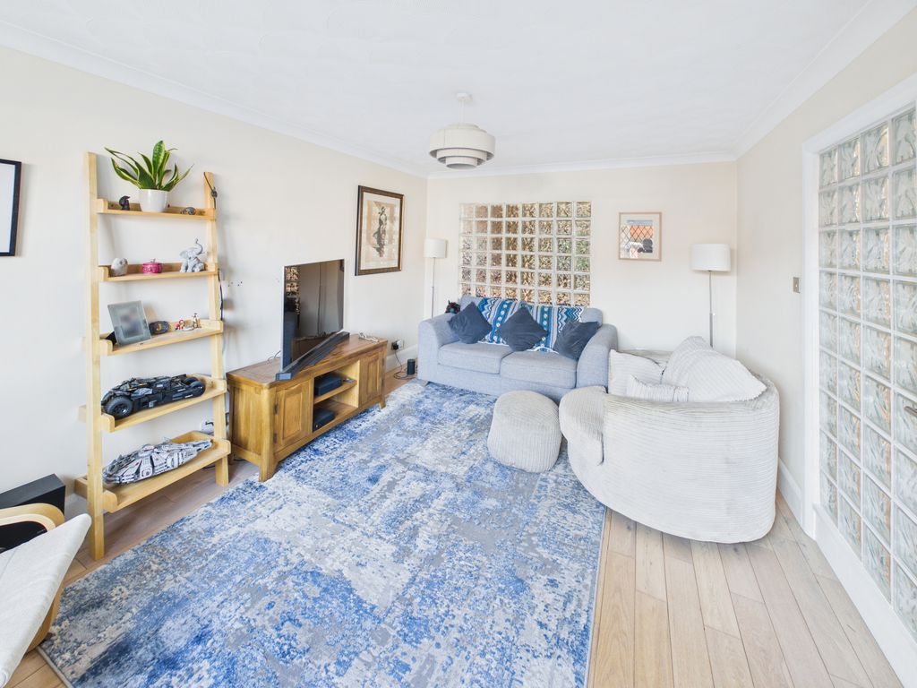 Property photo 3 of 11 Gallery