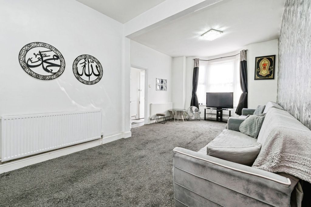Property photo 2 of 20 Pbox-Img.Jpg