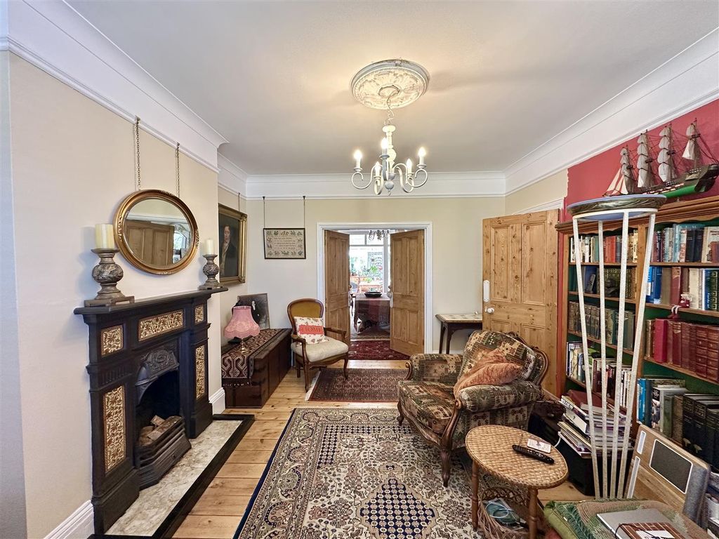 Property photo 2 of 24