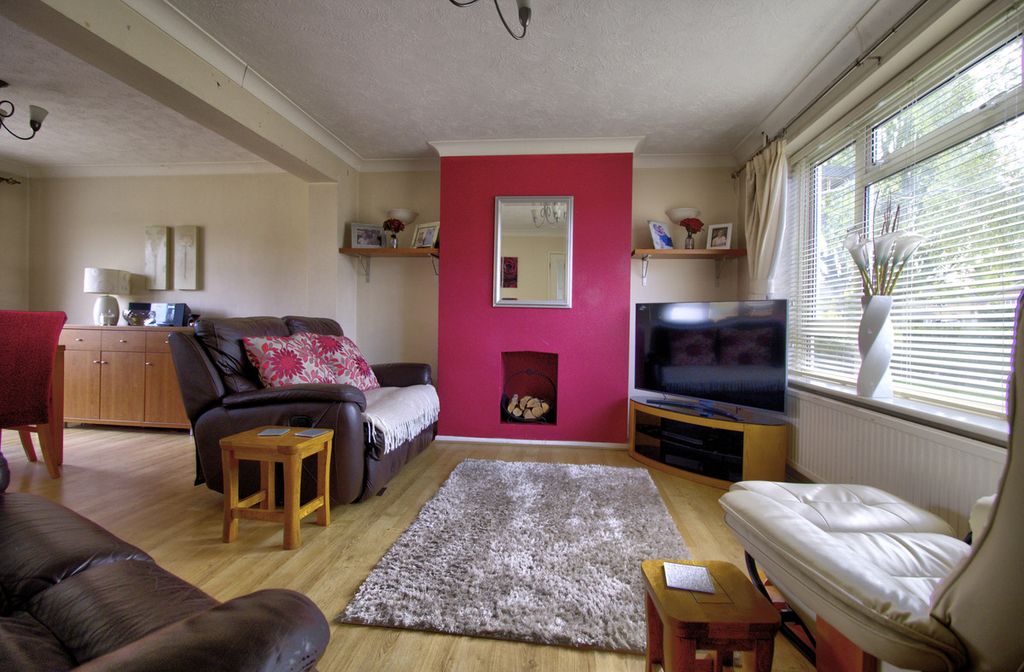 Property photo 2 of 17