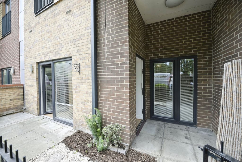 Property photo 2 of 18