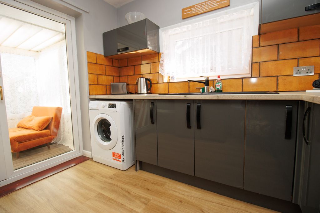 Property photo 3 of 18