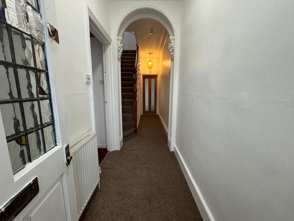 Property photo 2 of 25