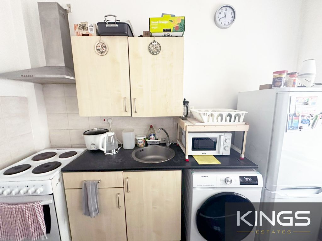 Property photo 1 of 4 Flat 1, 17 Wordsworth Rd (6)Loog