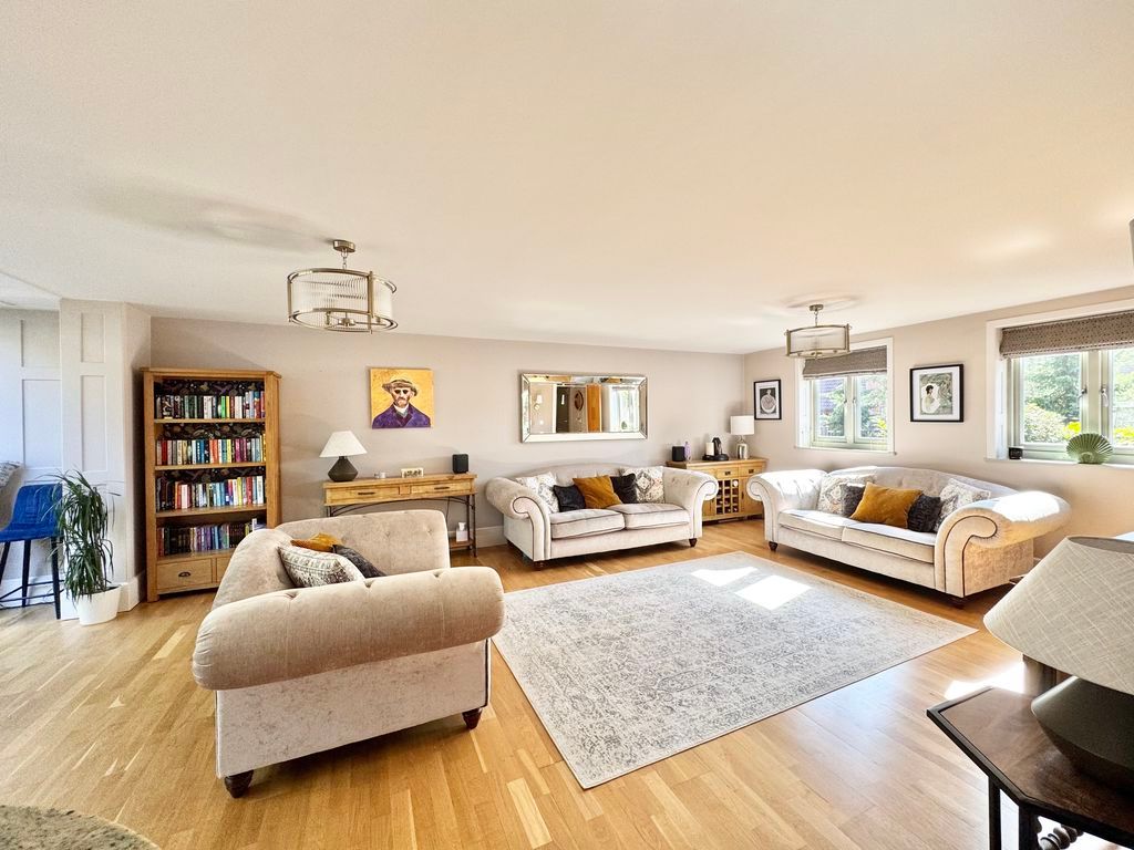 Property photo 3 of 25 Sitting Room