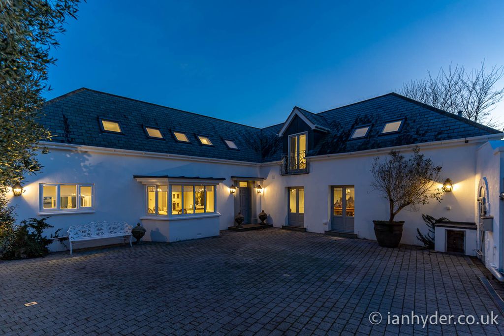 Property photo 2 of 24