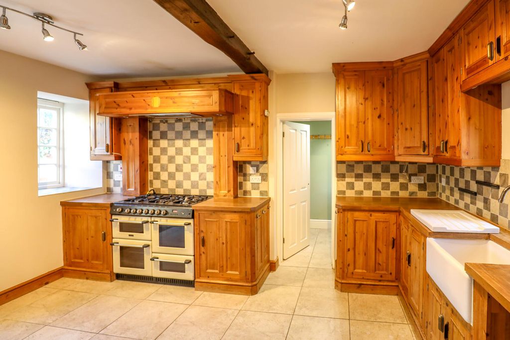 Property photo 3 of 13 Kitchen