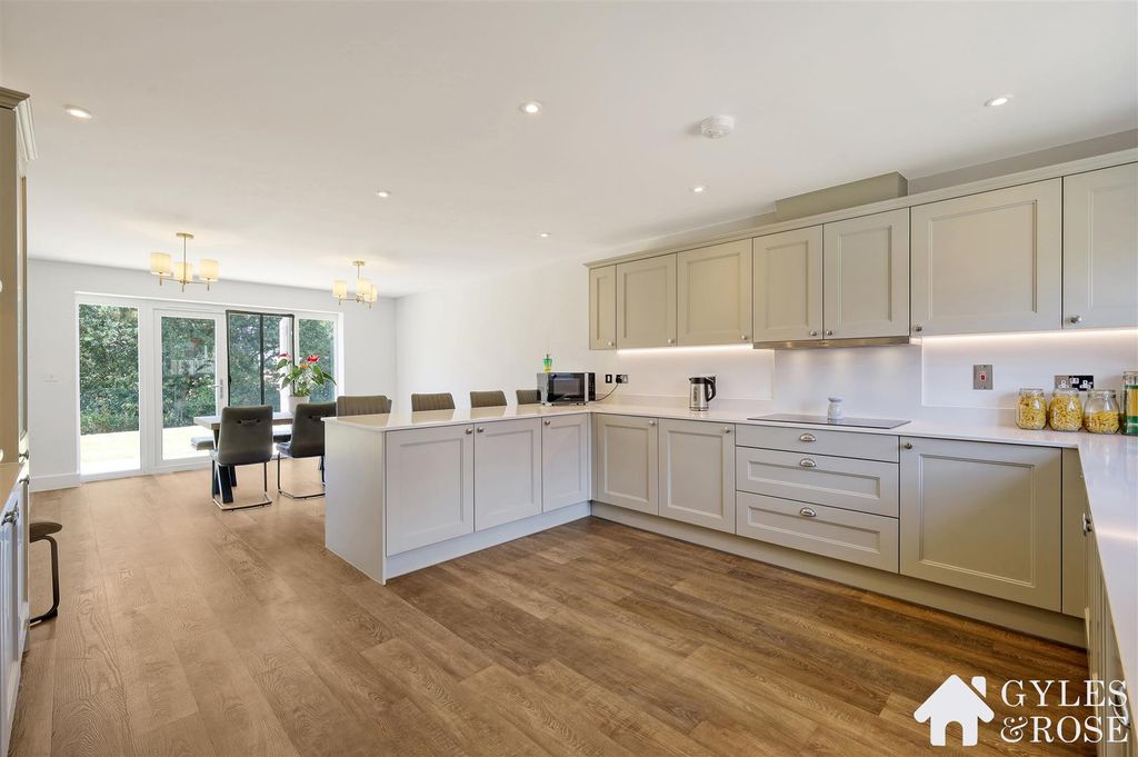 Property photo 3 of 25 Kitchen