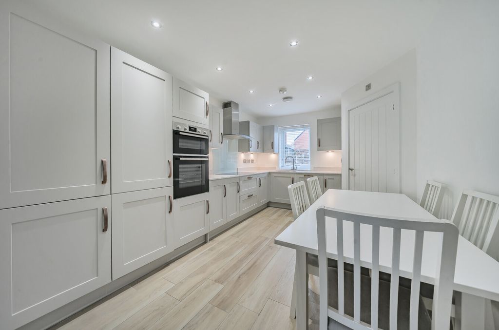 Property photo 2 of 22 1418597-17-69Aaeb...