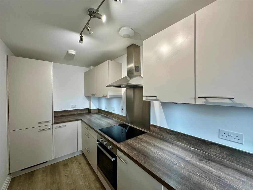 Property photo 2 of 25 Kitchen