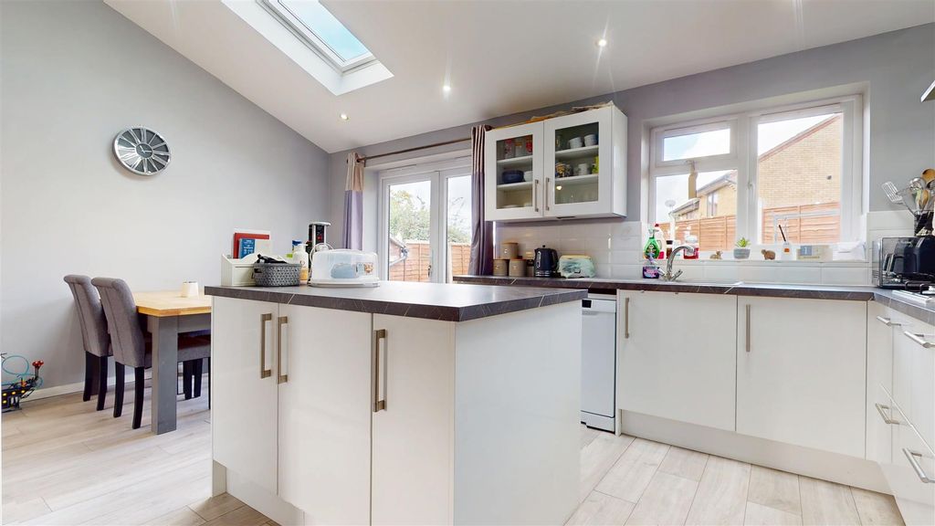 Property photo 2 of 16 11142025_192807.Jpg