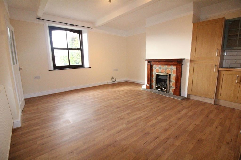 Property photo 2 of 7 Lounge &amp; Kitchen Area