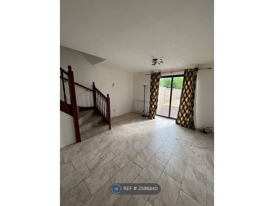 Property photo 2 of 8 Lounge