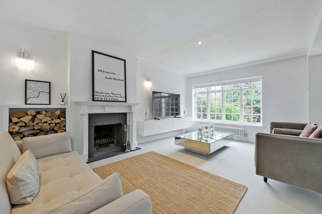 Property photo 2 of 25 Sitting Room