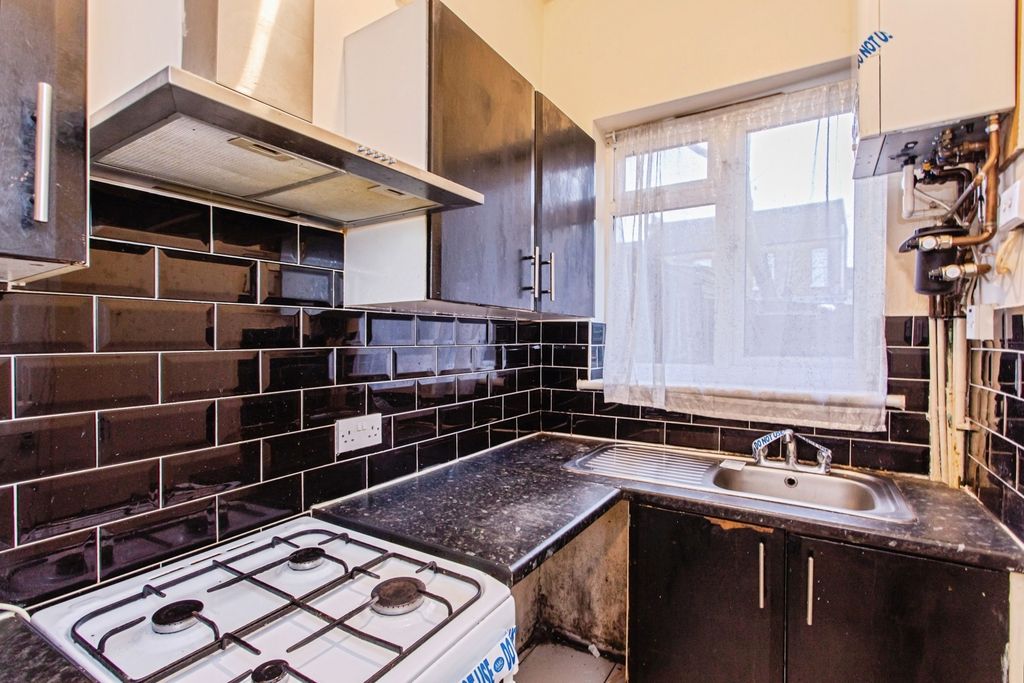 Property photo 3 of 13 Kitchen