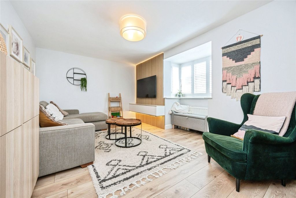 Property photo 2 of 21 Picture No. 27