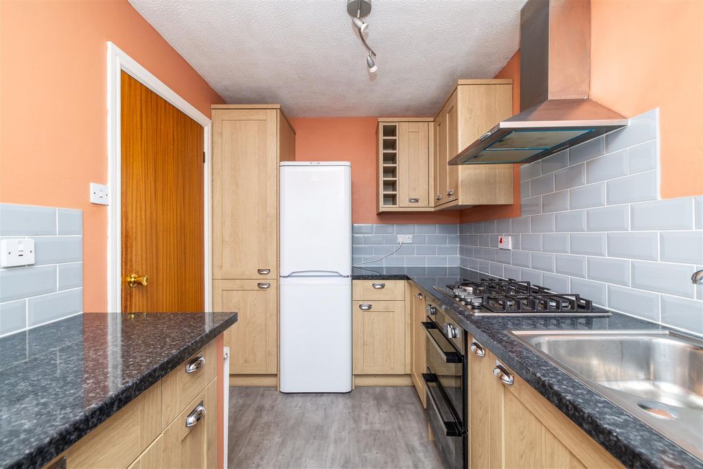 Property photo 3 of 14 Kitchen
