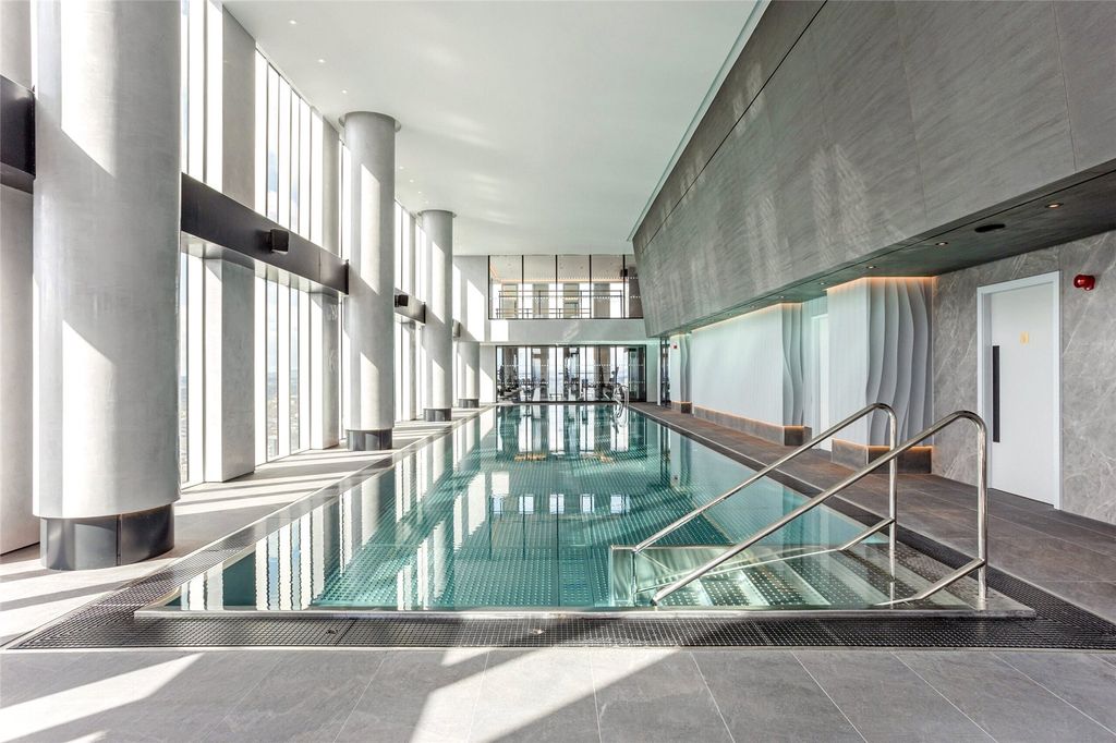 Property photo 3 of 18 Swimming Pool