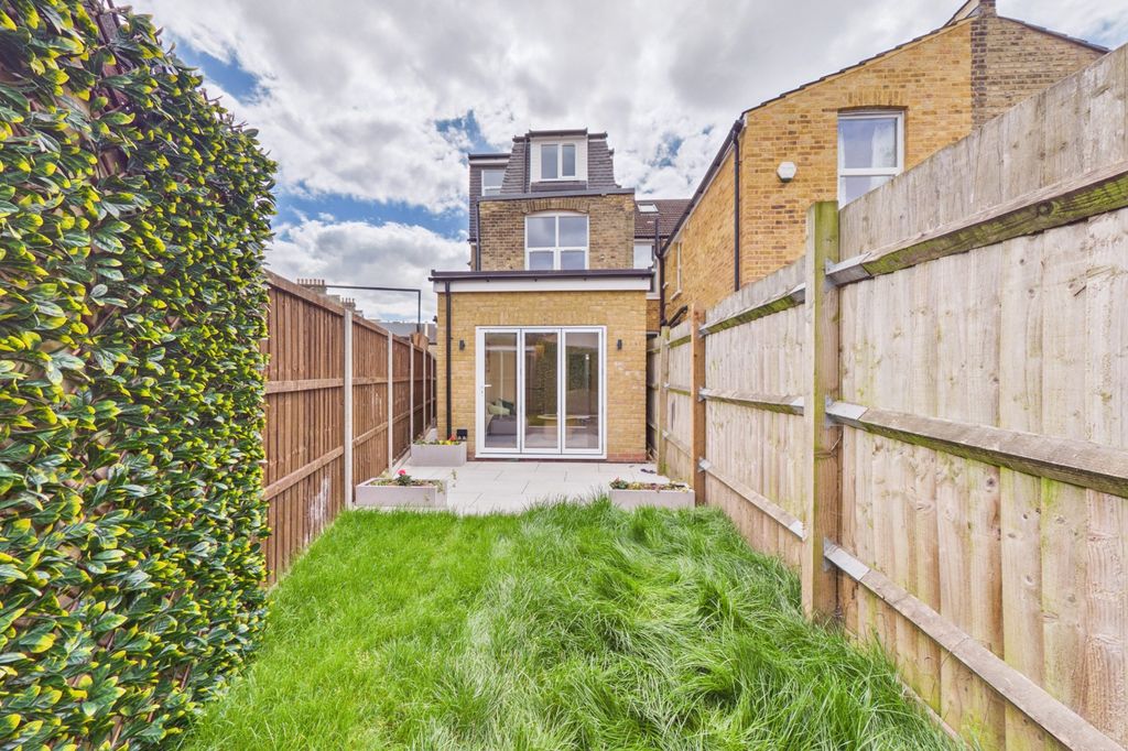 Property photo 2 of 18 5165951