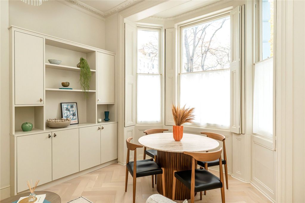 Property photo 3 of 7 Dining Area