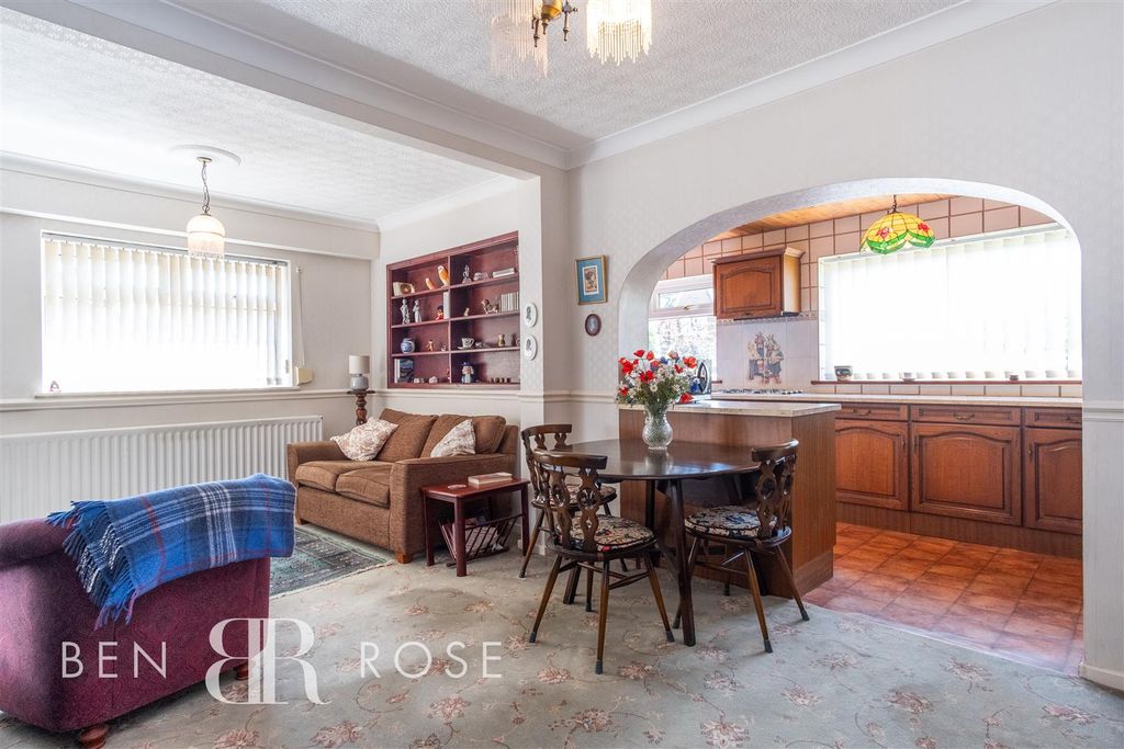 Property photo 2 of 23 Sitting/Dining Room