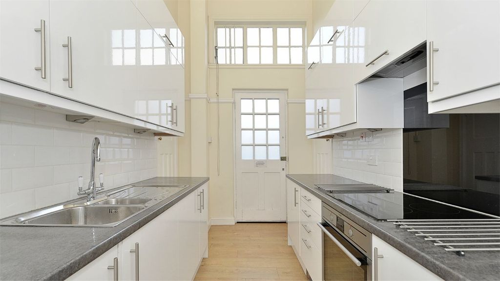 Property photo 3 of 7 Kitchen