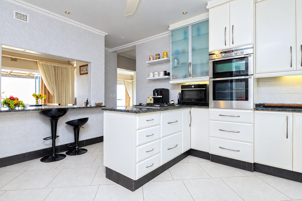 Property photo 2 of 67