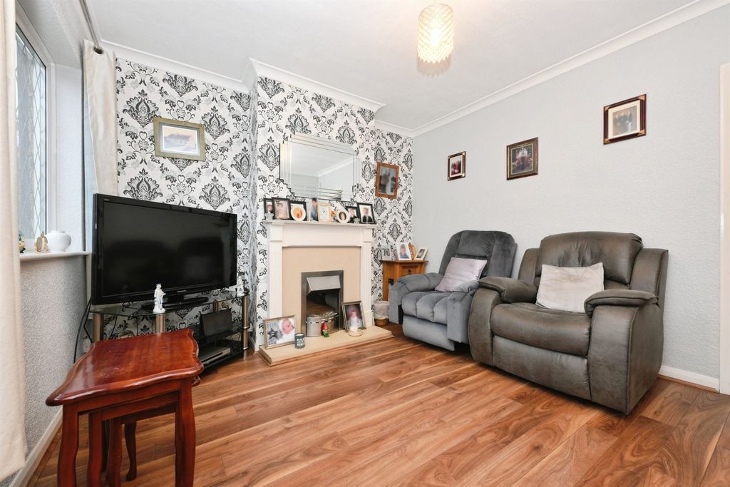 Property photo 2 of 17