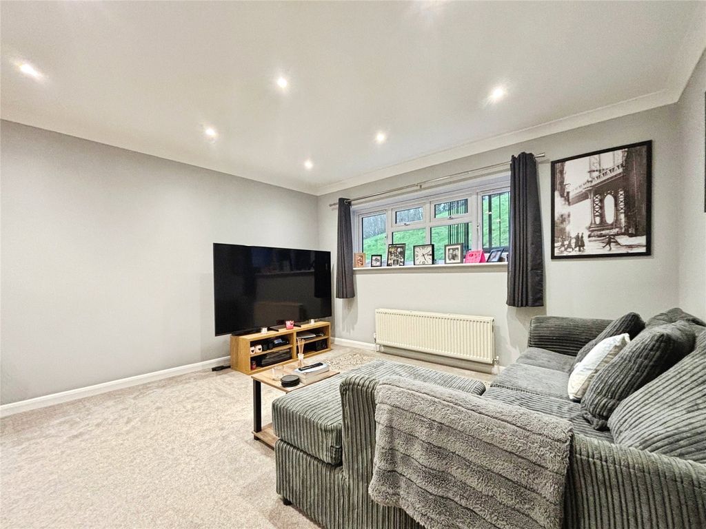 Property photo 3 of 10 Picture No. 05