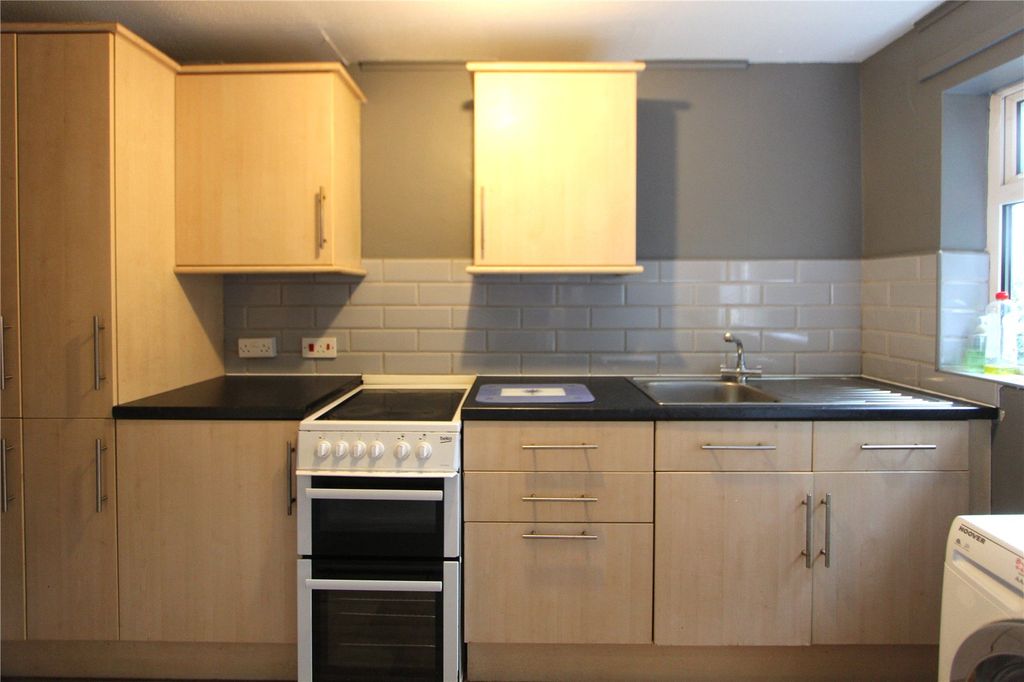 Property photo 2 of 9 Picture No. 17