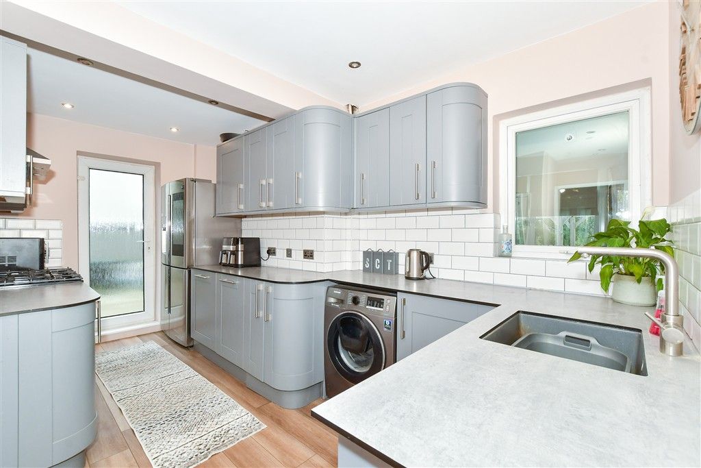 Property photo 3 of 20 Kitchen