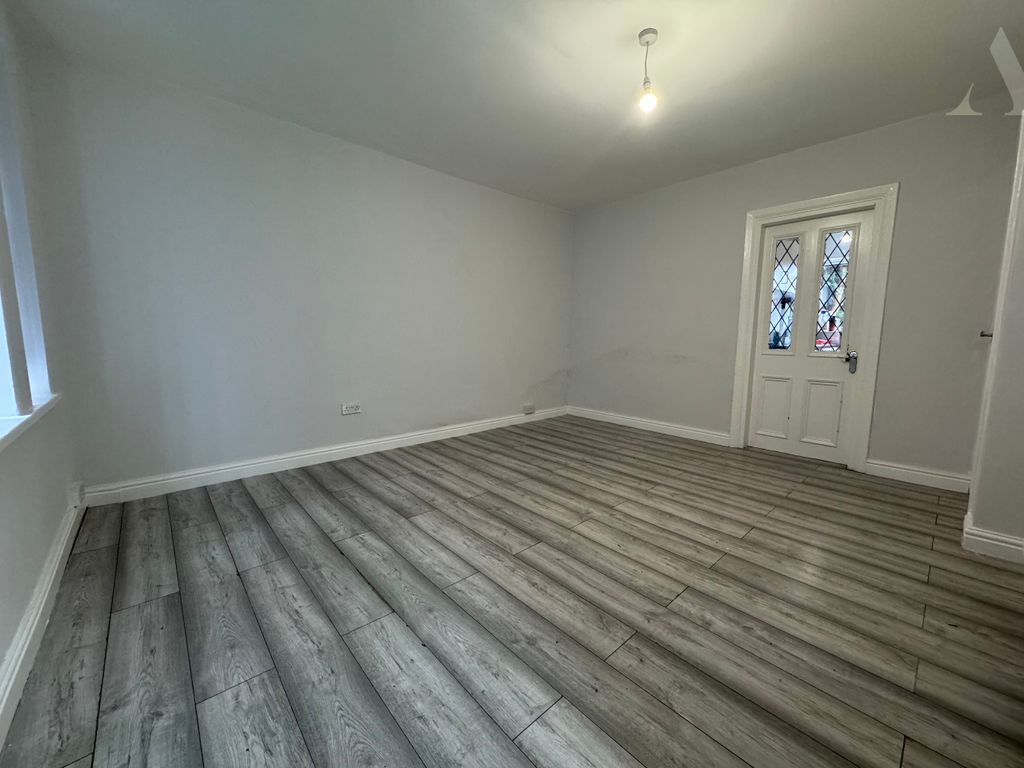 Property photo 3 of 8 Img_4325