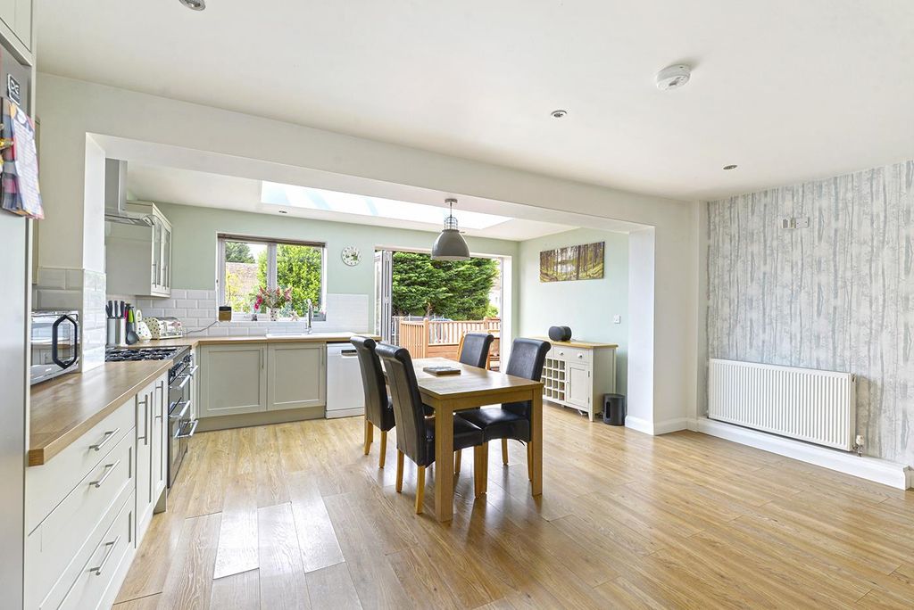 Property photo 3 of 18 8Normanhurst06.Jpg