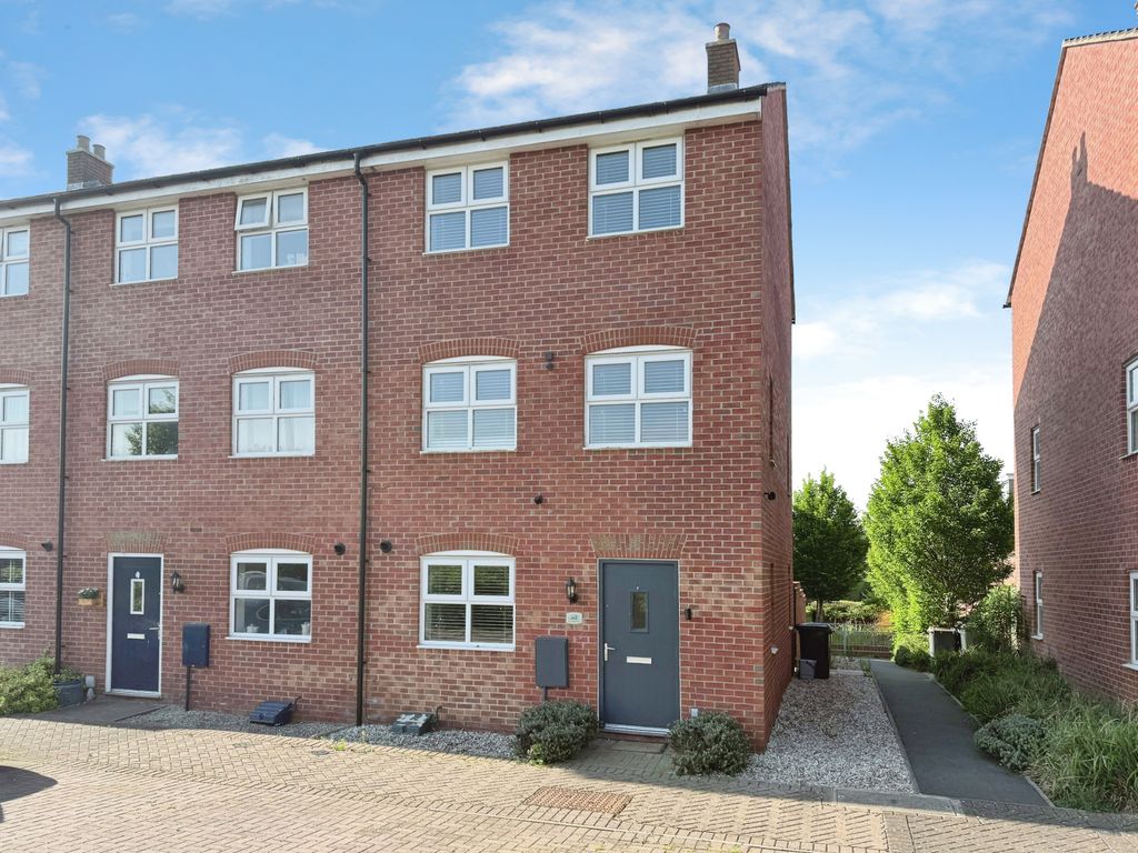 Property photo 1 of 12 Sansome Drive, Hinckley
