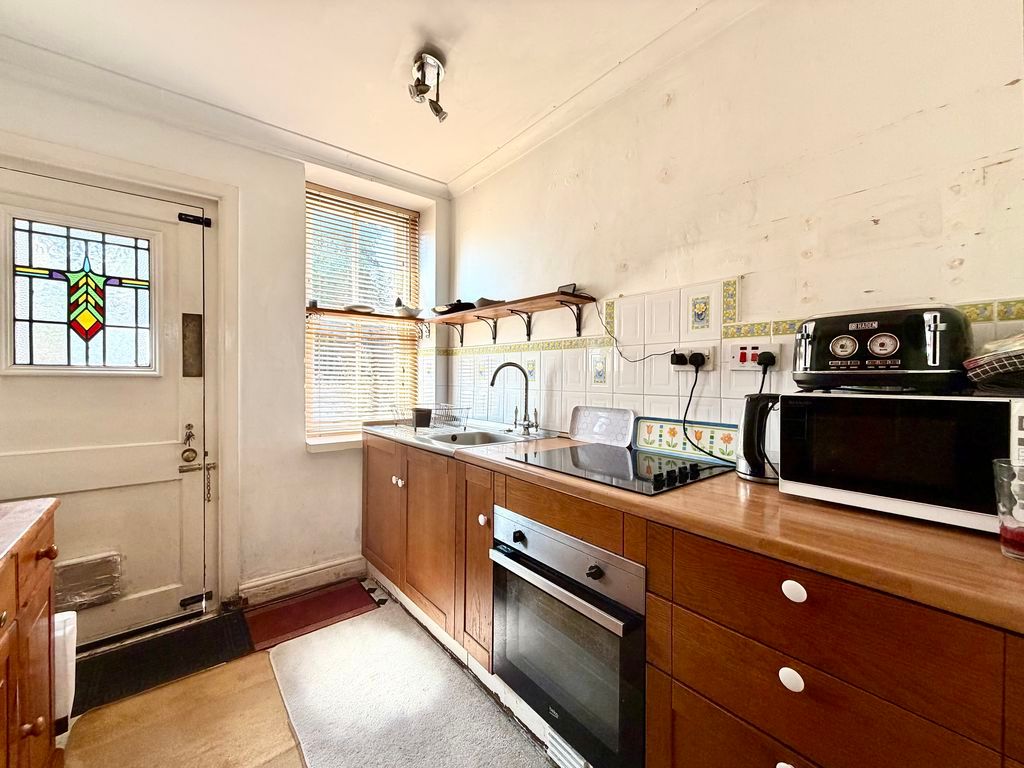 Property photo 2 of 18 Kitchen