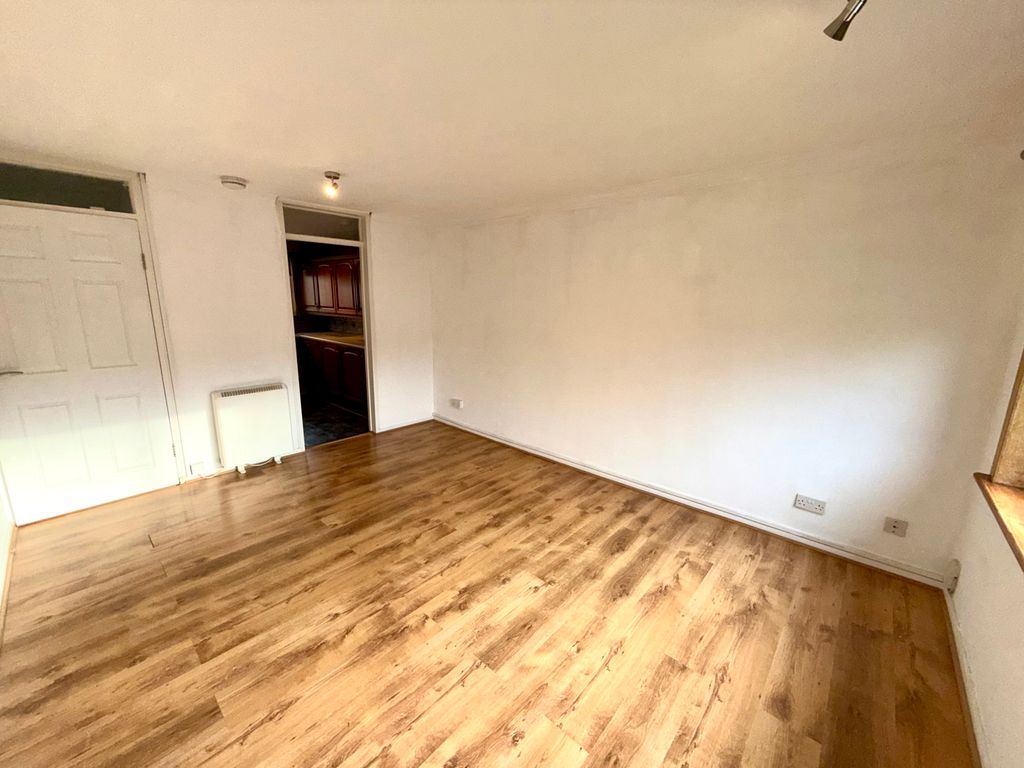 Property photo 3 of 8 3