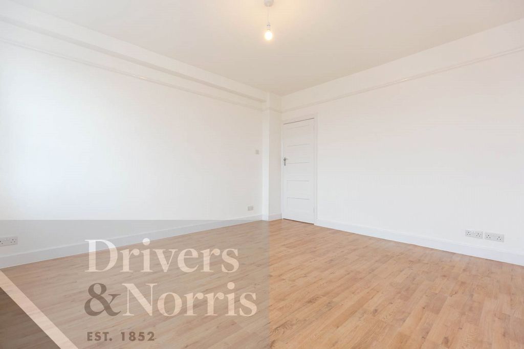 Property photo 3 of 8 Picture No. 10