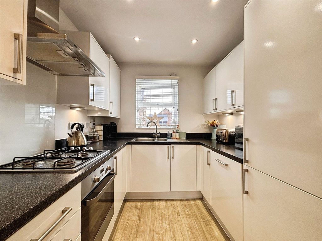 Property photo 3 of 18 Kitchen