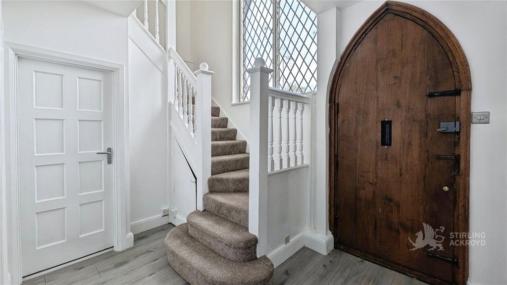 Property photo 1 of 33 Entrance