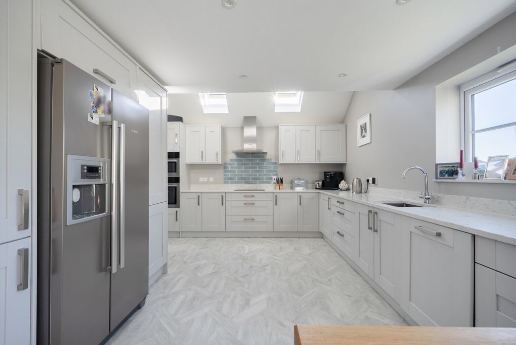 Property photo 3 of 22 1448474-22-69Ea58...